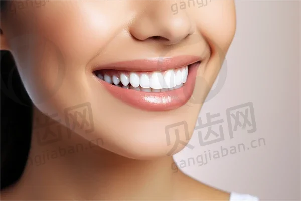 衢州现代口腔门诊部牙套收费详情：原价3800元起，现优惠仅需2800元起，欢迎咨询！